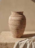 Vaso da Terra Rustico in Terracotta Marrone Caramello con Scanalature Orizzontali Testurizzate