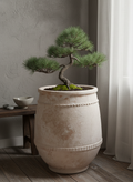 Pot en terre cuite beige rustique à bandes texturées et profil arrondi